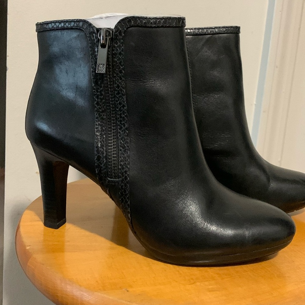Anne Klein Black Akcaelina ankle boots. Size 7.5 Leather